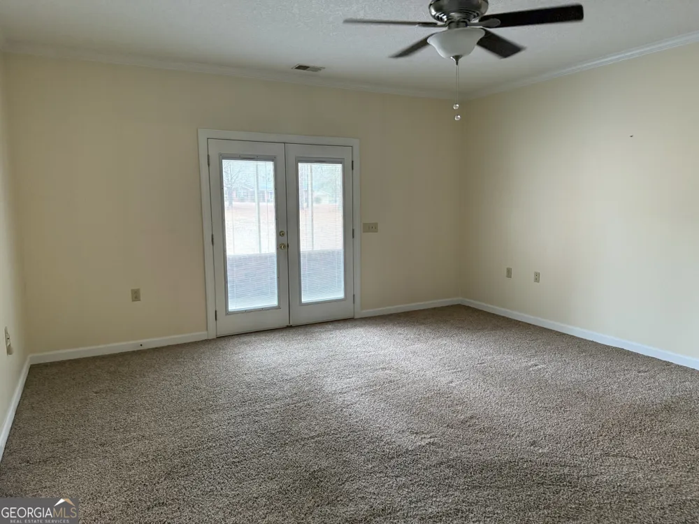 102 Oak CIR Glennville, GA 30427