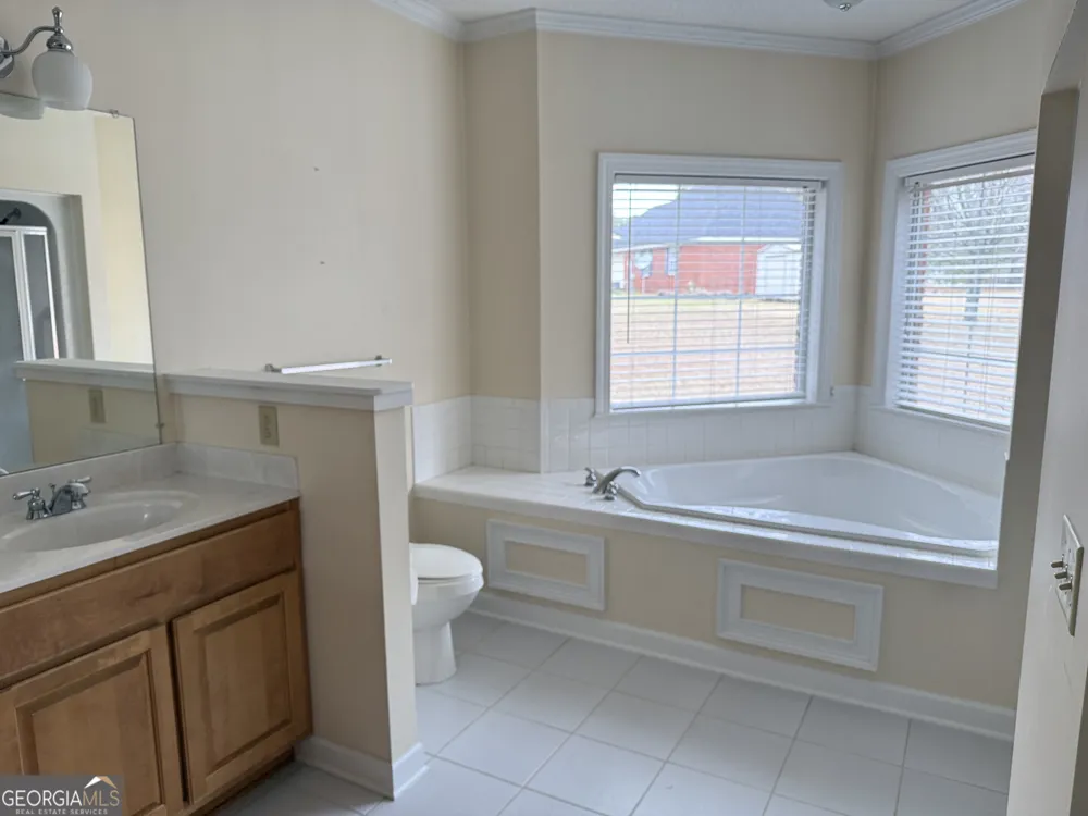 102 Oak CIR Glennville, GA 30427