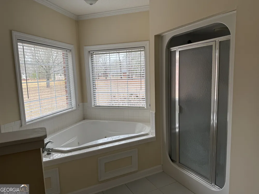 102 Oak CIR Glennville, GA 30427
