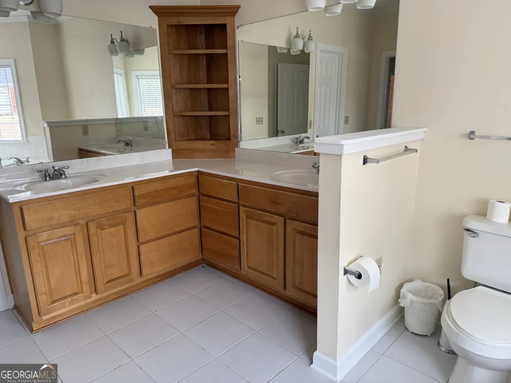 102 Oak CIR Glennville, GA 30427