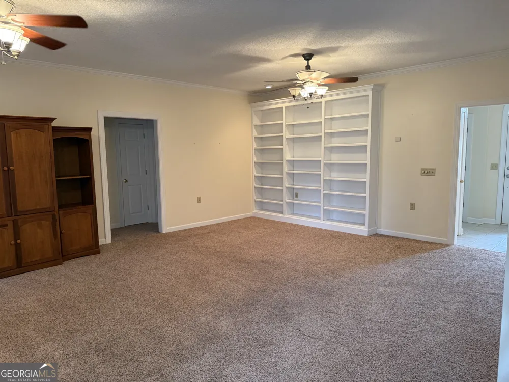 102 Oak CIR Glennville, GA 30427