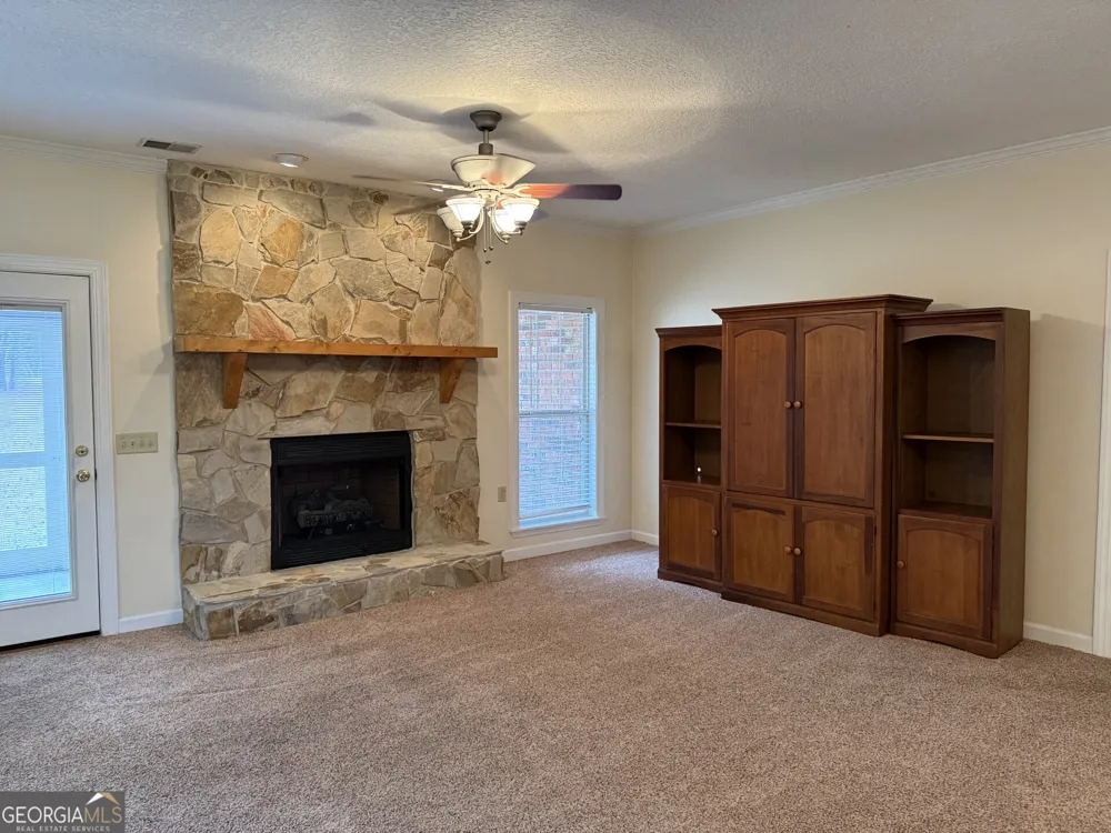 102 Oak CIR Glennville, GA 30427