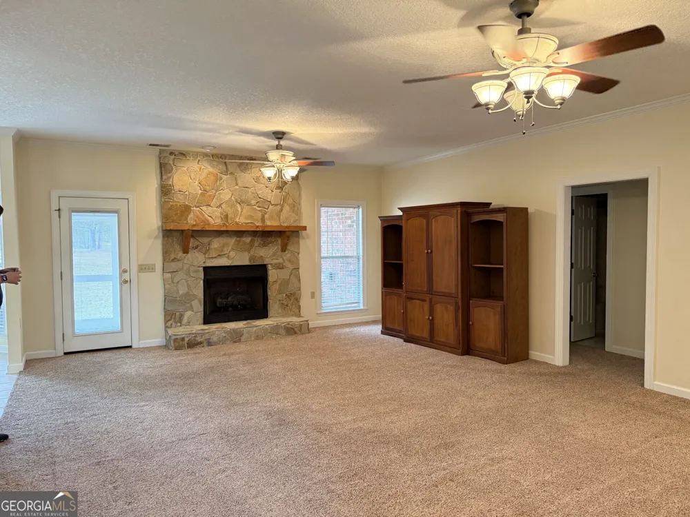 102 Oak CIR Glennville, GA 30427