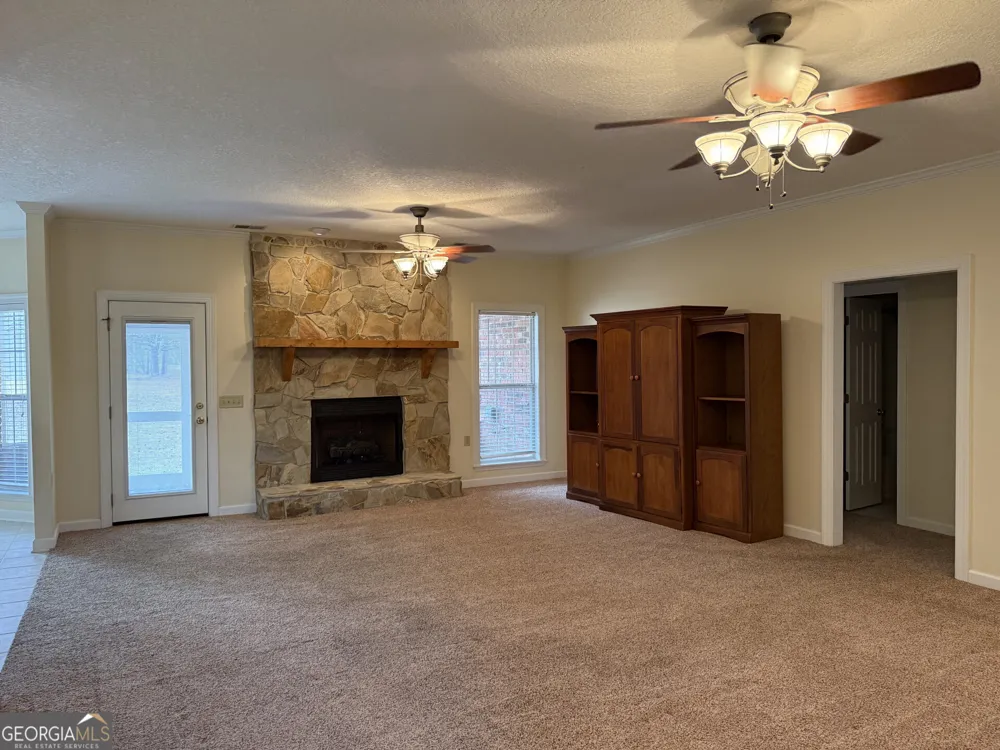 102 Oak CIR Glennville, GA 30427