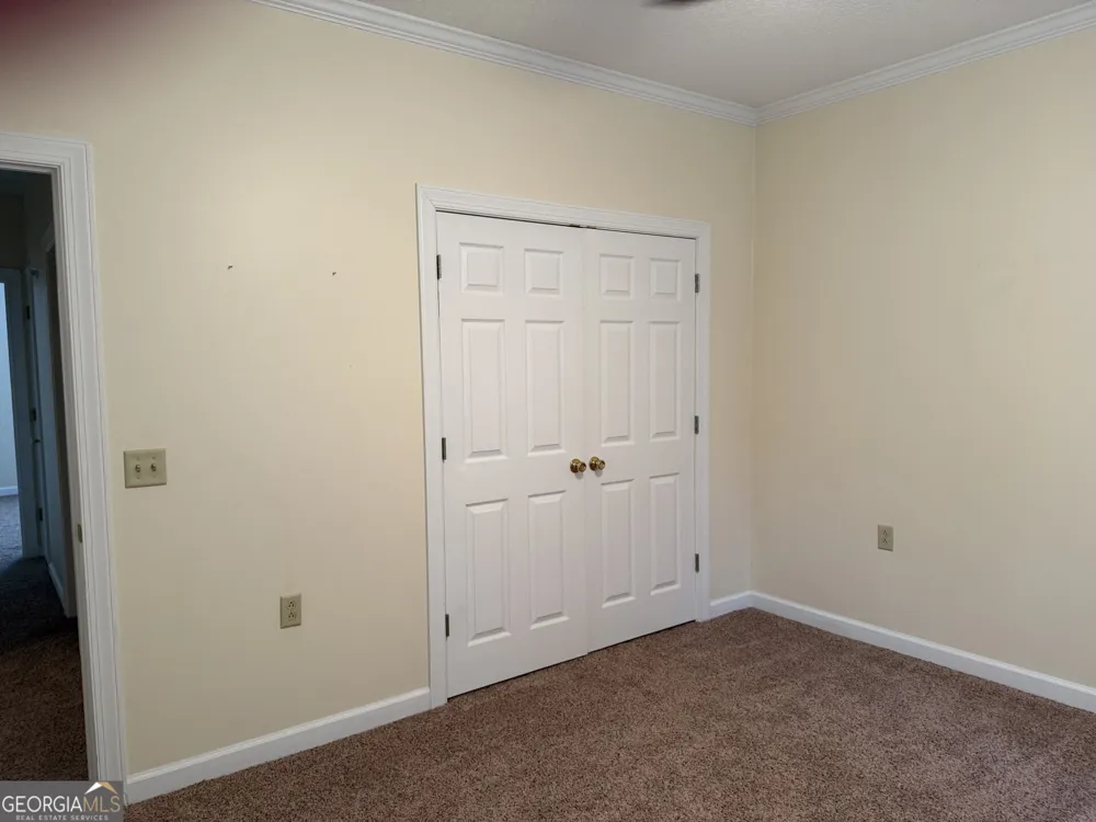 102 Oak CIR Glennville, GA 30427