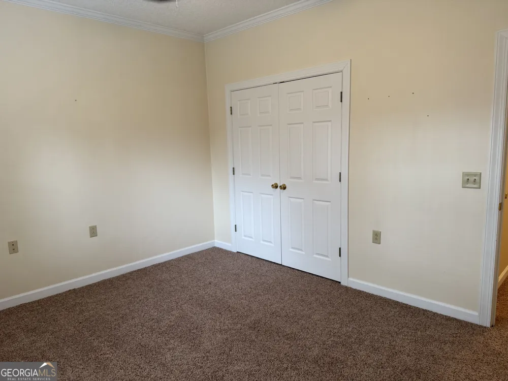 102 Oak CIR Glennville, GA 30427