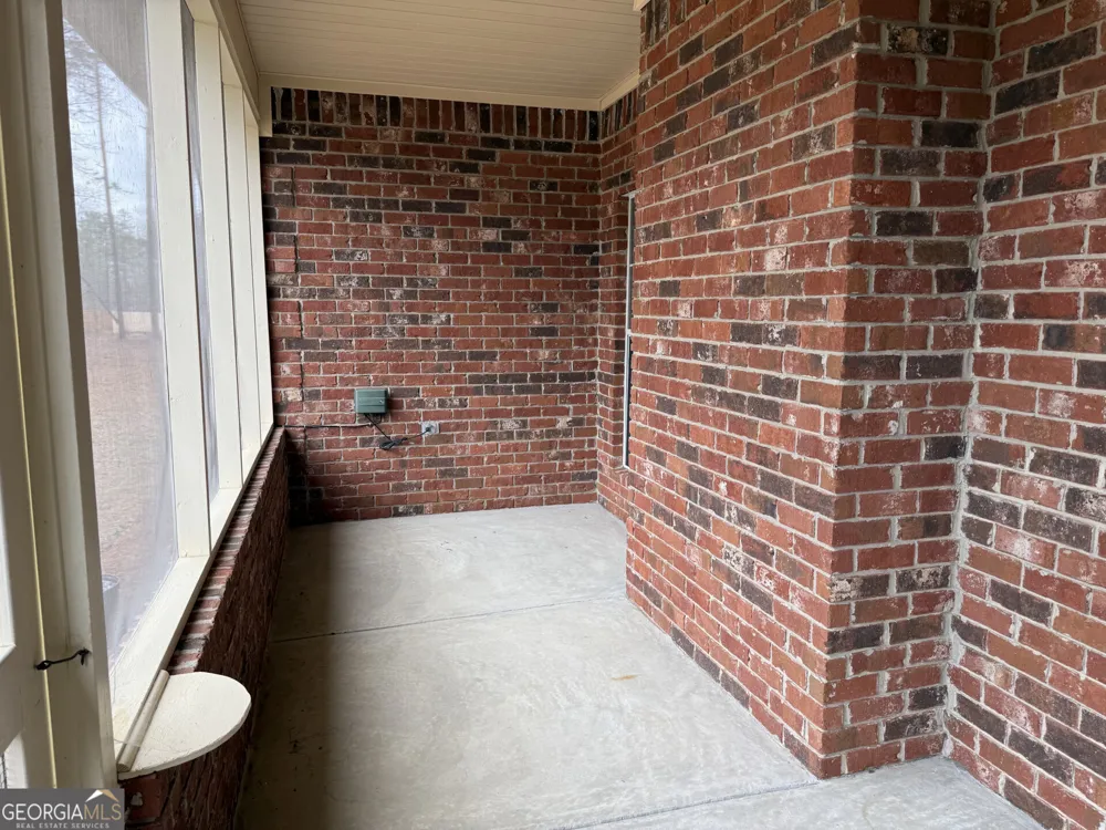 102 Oak CIR Glennville, GA 30427