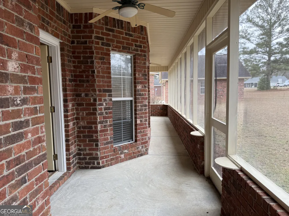 102 Oak CIR Glennville, GA 30427