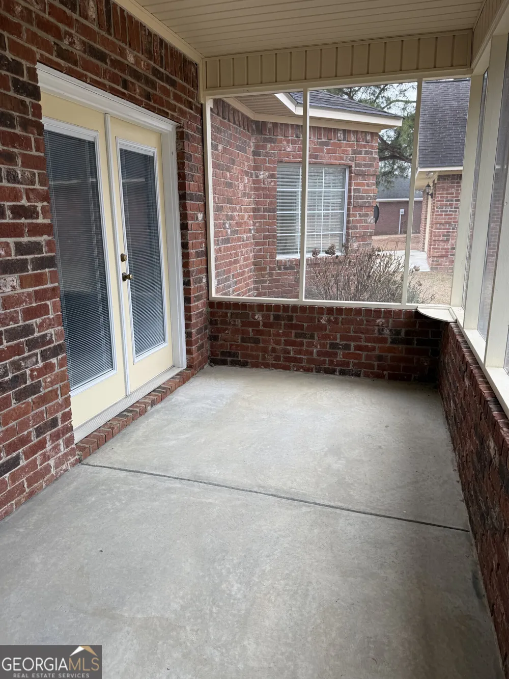 102 Oak CIR Glennville, GA 30427