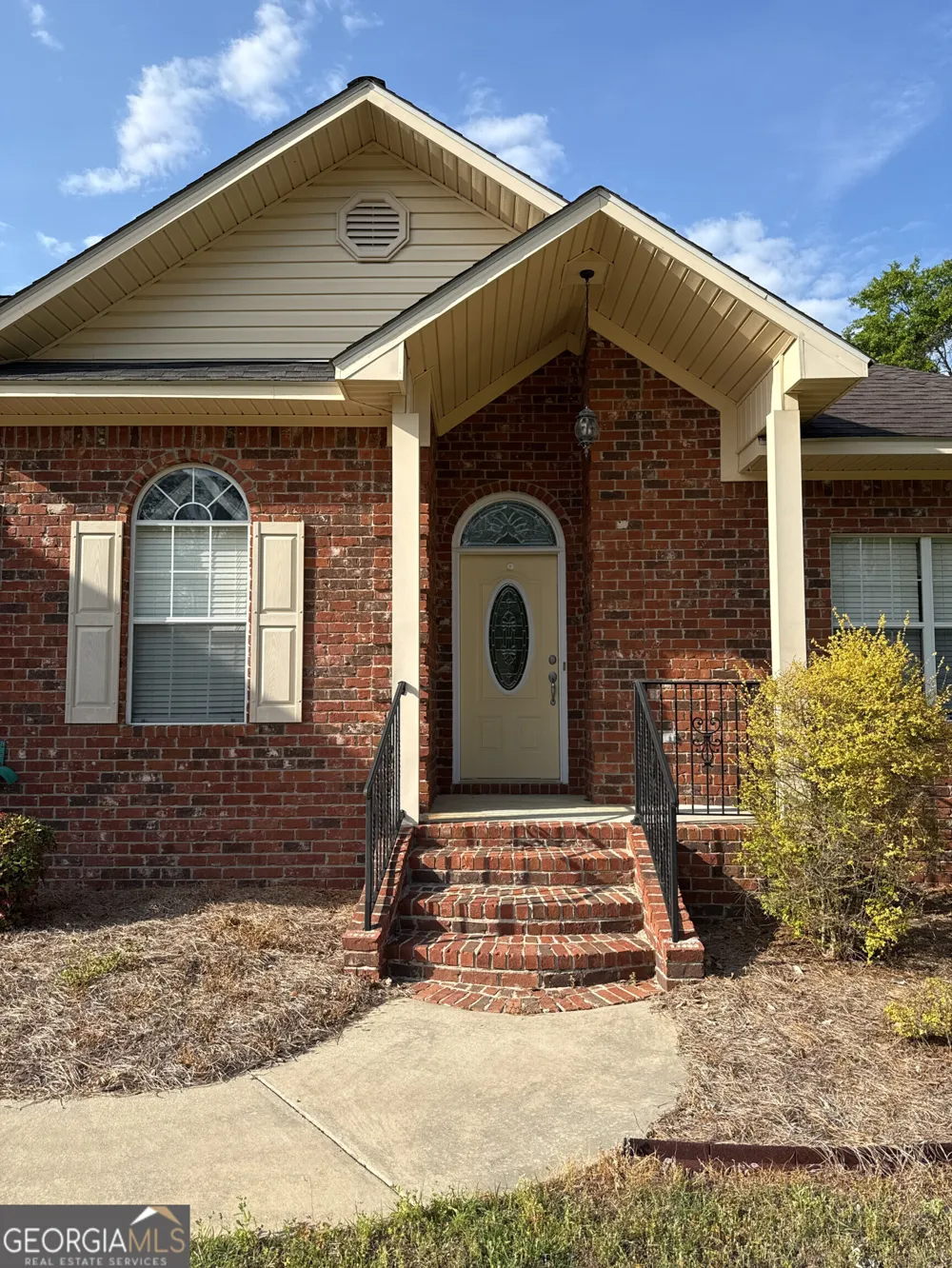 102 Oak CIR Glennville, GA 30427
