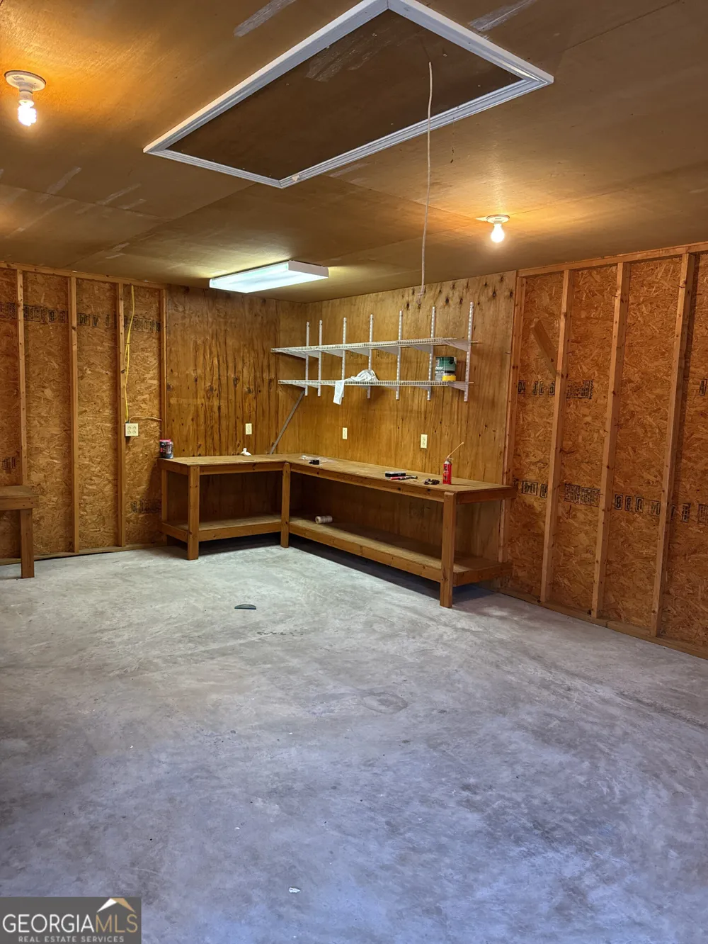 102 Oak CIR Glennville, GA 30427