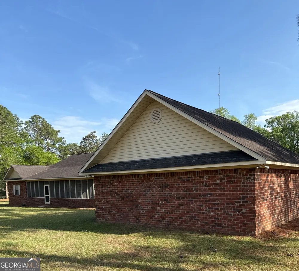 102 Oak CIR Glennville, GA 30427