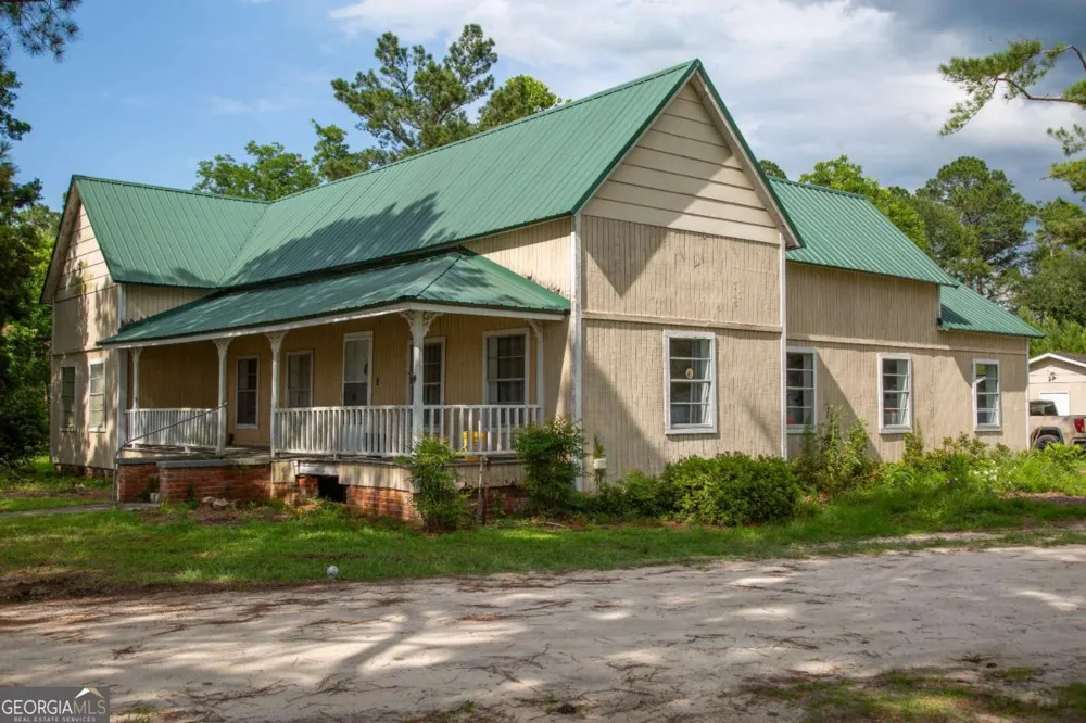 1716 Hatch PKWY N Baxley, GA 31513