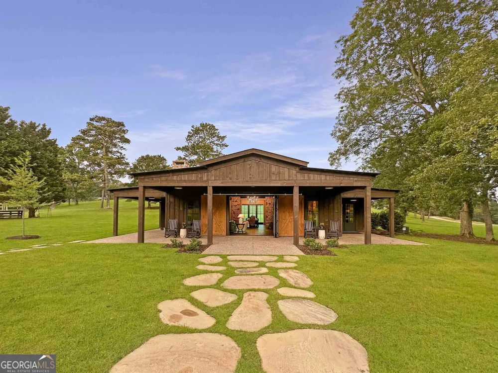15 Farmstead LN Chattahoochee Hills, GA 30268