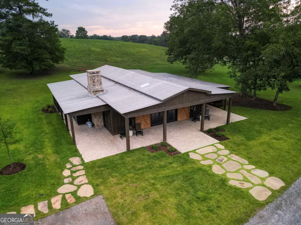 15 Farmstead LN Chattahoochee Hills, GA 30268