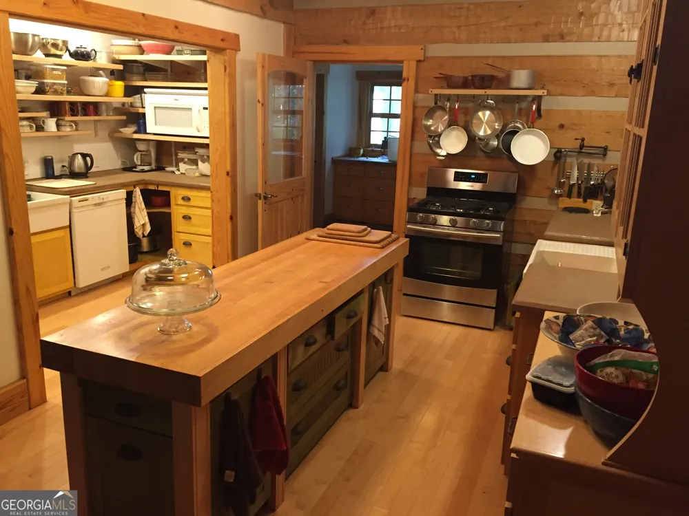 429 Frank Kelley RD Canon, GA 30520