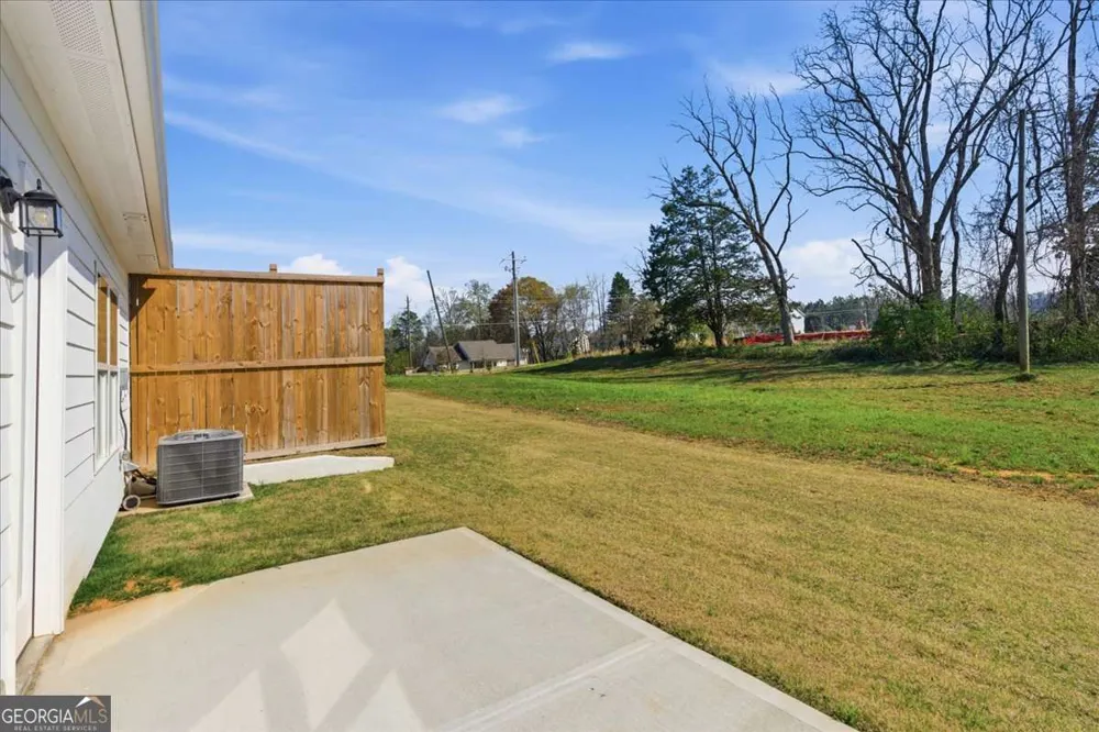 25 Silver Leaf LN Dawsonville, GA 30534