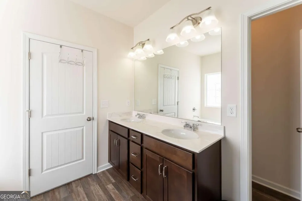 1114 Chastain DR Sugar Hill, GA 30518