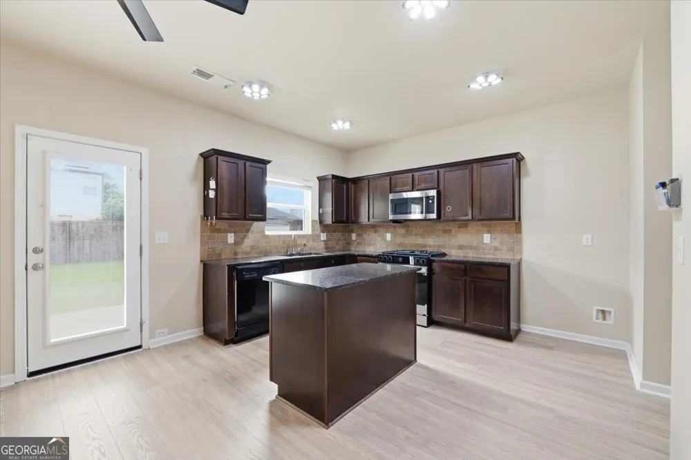 2466 Foxy DR Bethlehem, GA 30620