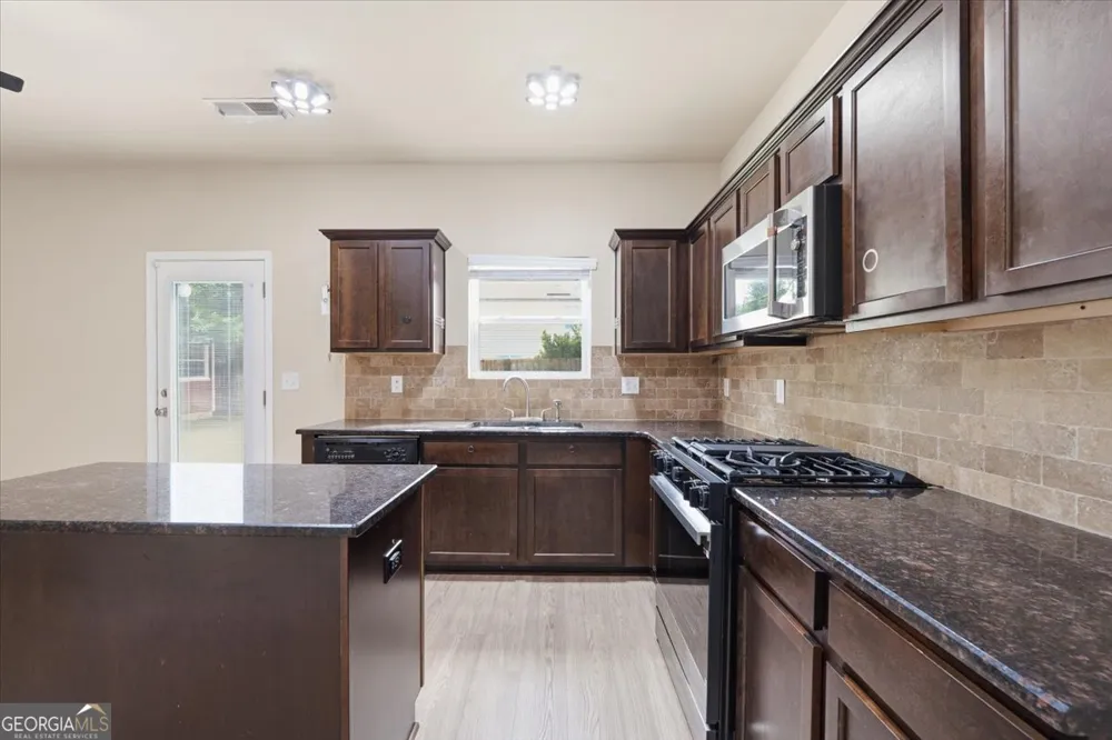 2466 Foxy DR Bethlehem, GA 30620