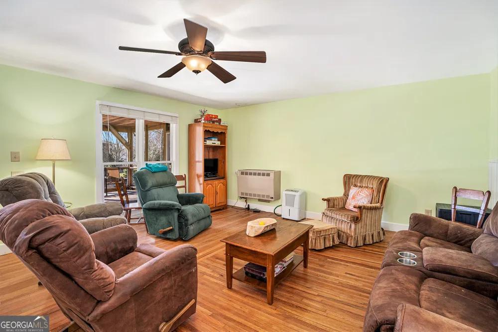 5622 Murray Cove RD Tiger, GA 30576