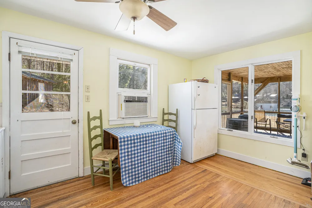 5622 Murray Cove RD Tiger, GA 30576