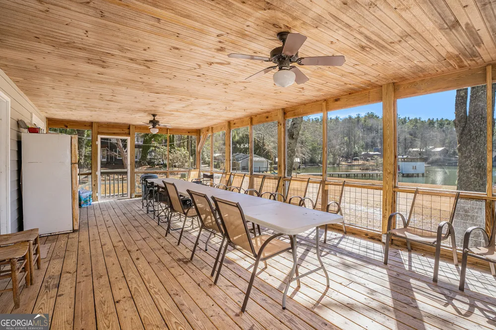 5622 Murray Cove RD Tiger, GA 30576