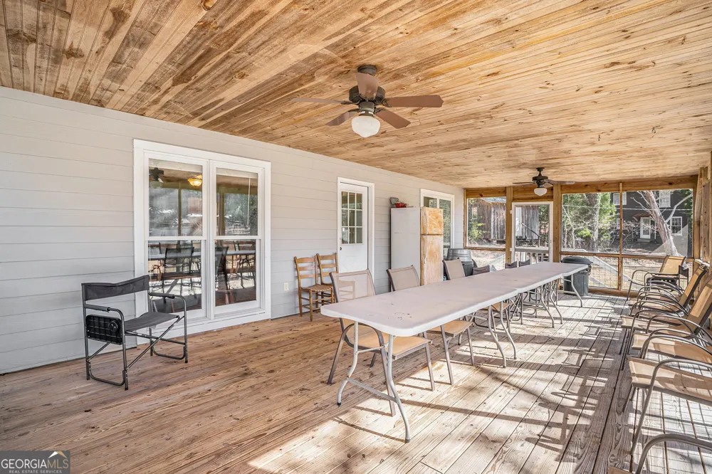 5622 Murray Cove RD Tiger, GA 30576