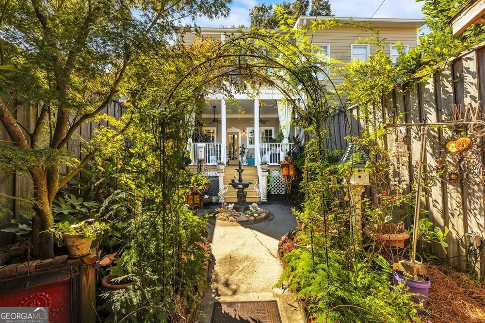 528 E Jones ST Savannah, GA 31401