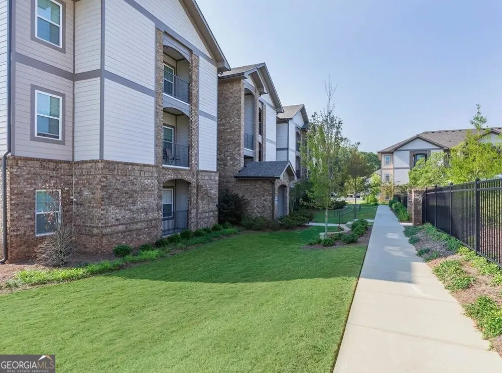 2080 One White Oak LN Cumming, GA 30041