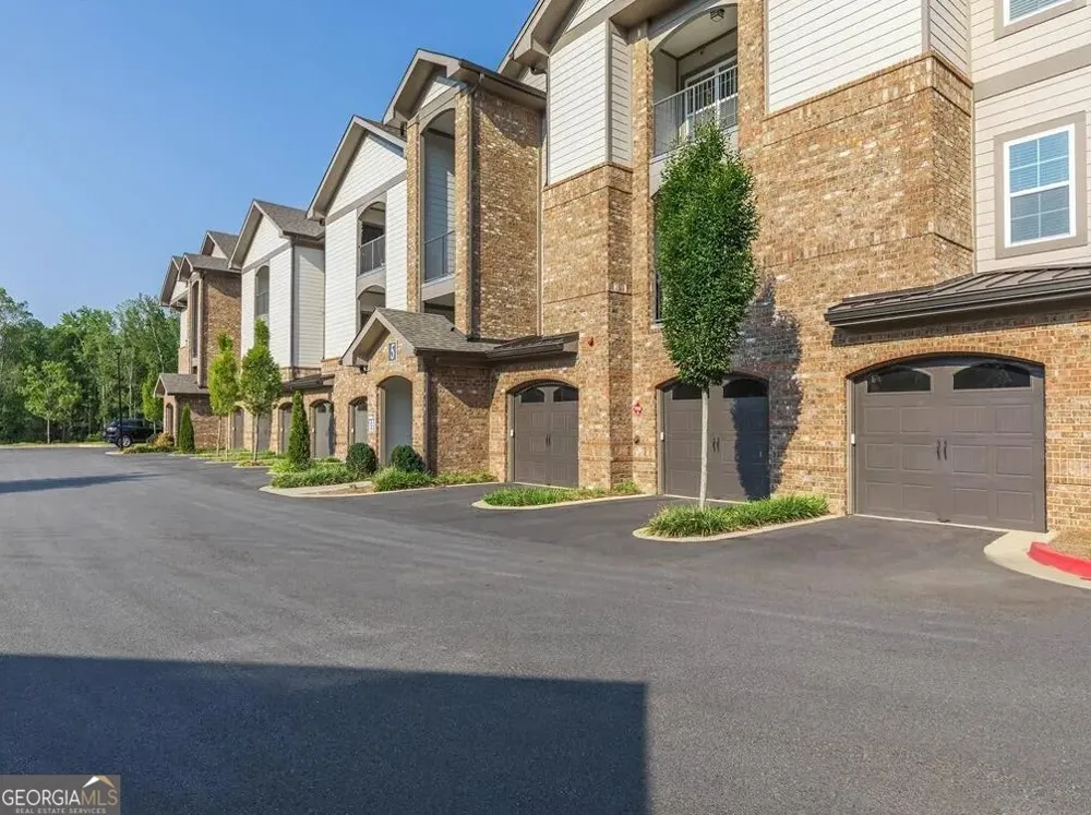 2080 One White Oak LN Cumming, GA 30041