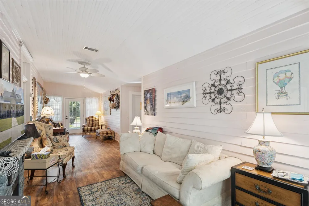 610 W Liberty ST Claxton, GA 30417