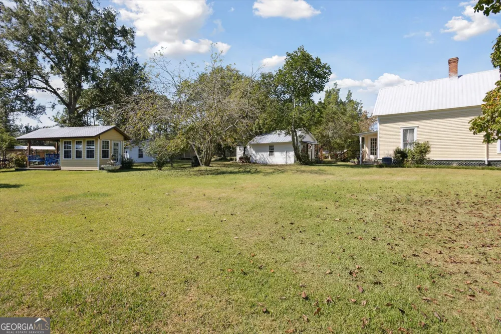 610 W Liberty ST Claxton, GA 30417
