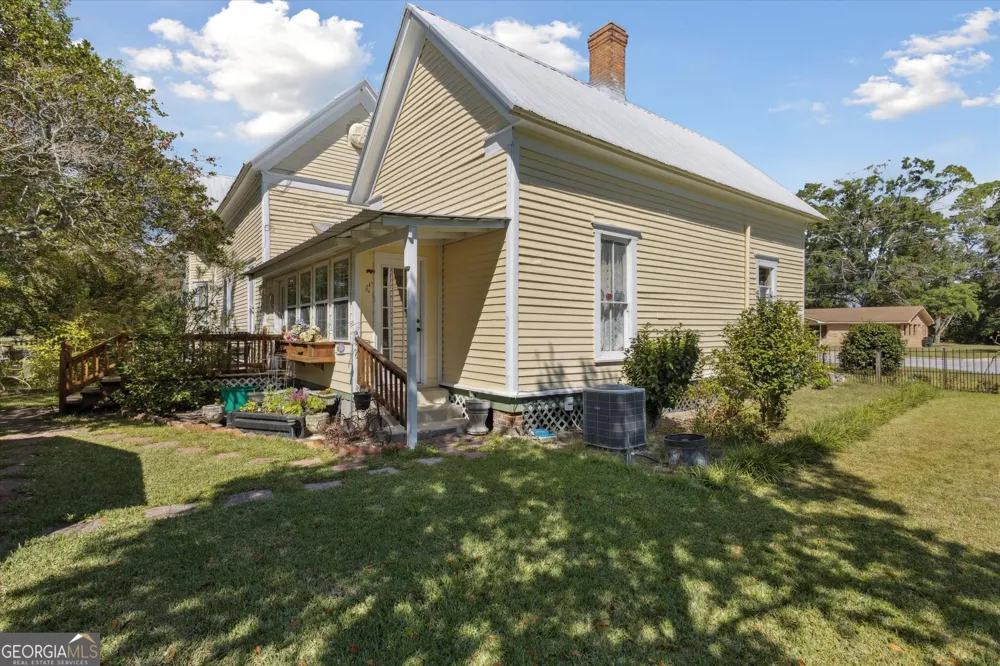 610 W Liberty ST Claxton, GA 30417