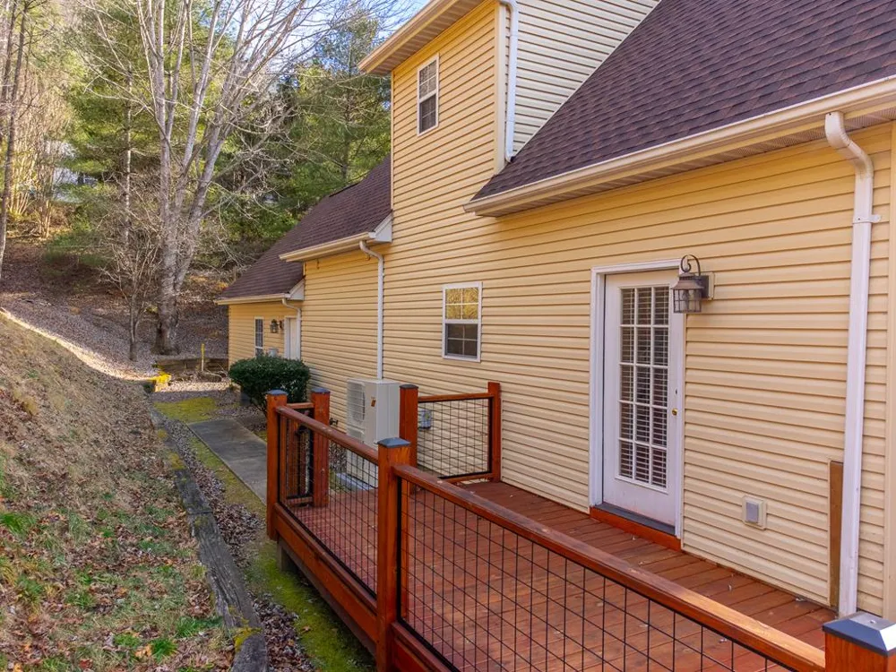 Rock Field Way Sylva, NC 28779