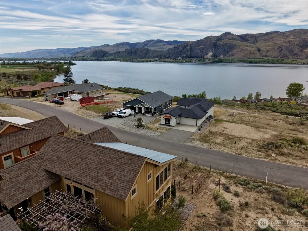 122 Village Way Oroville, WA 98844
