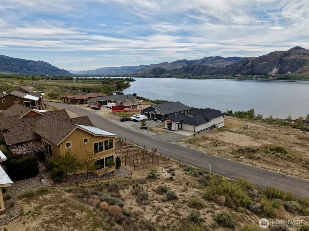 122 Village Way Oroville, WA 98844