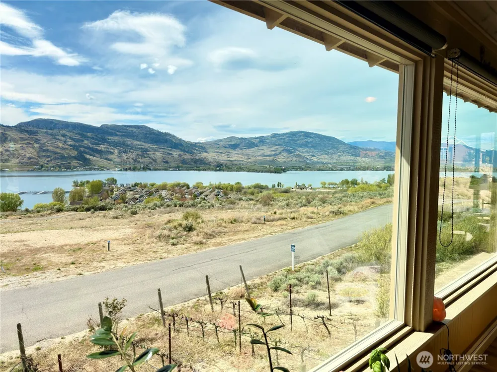 122 Village Way Oroville, WA 98844