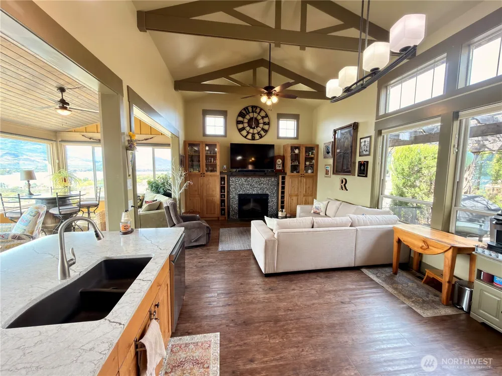 122 Village Way Oroville, WA 98844
