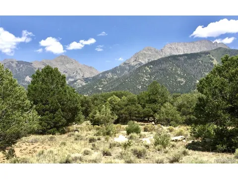 1933 Lone Pine Way