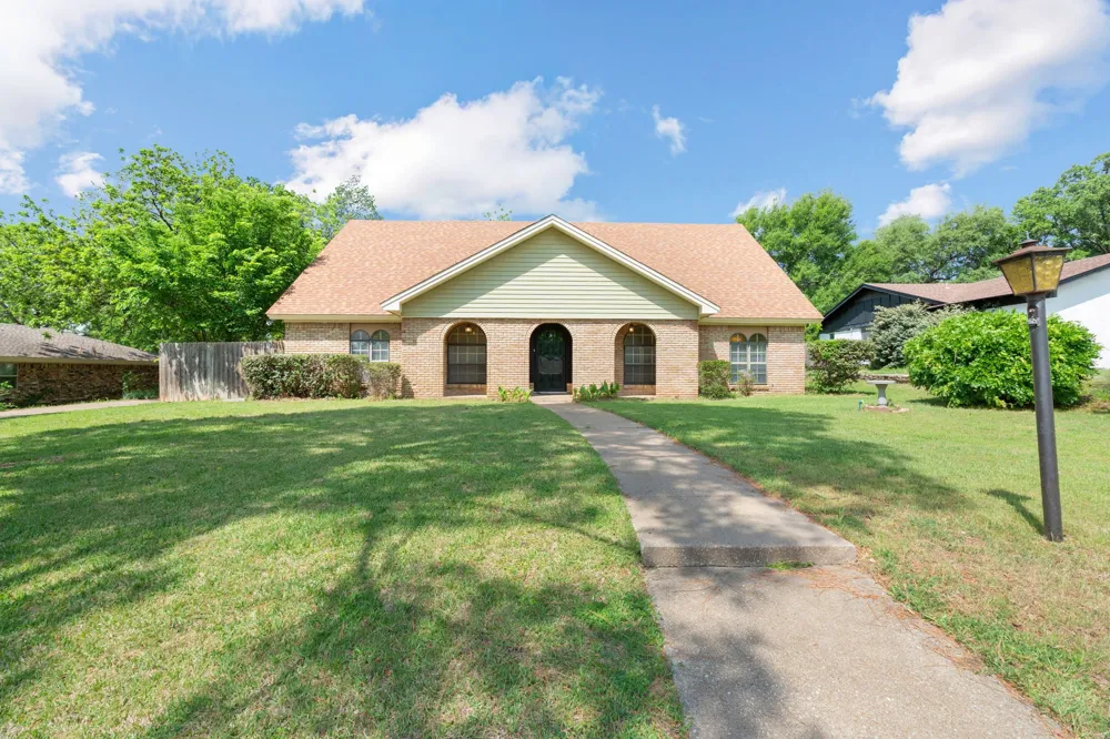 1602 Wagon Wheel Trail Pantego, TX 76013