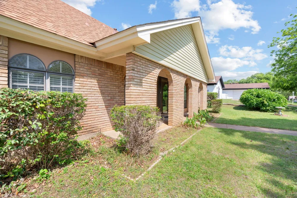 1602 Wagon Wheel Trail Pantego, TX 76013