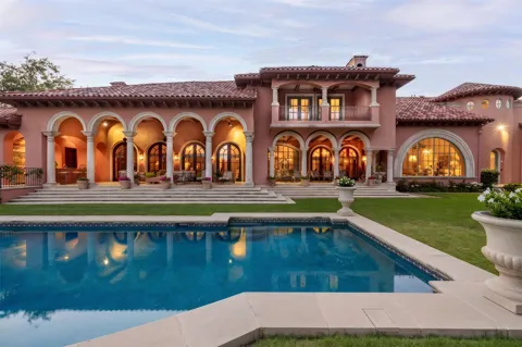 5817 Red Wolf Lane