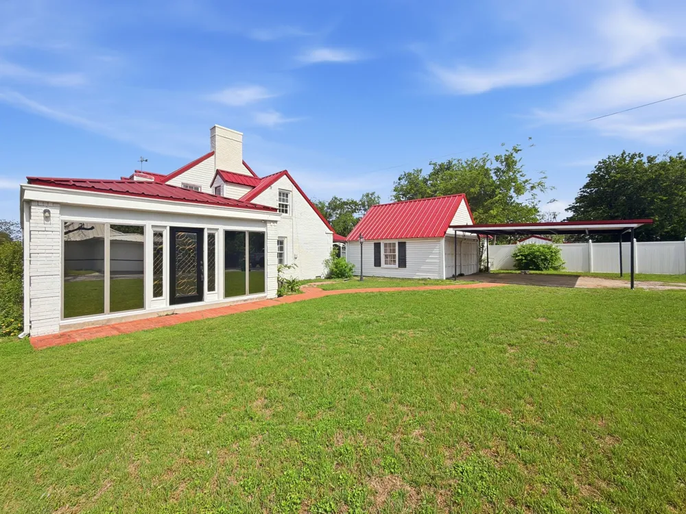 609 E Main Street Hamilton, TX 76531