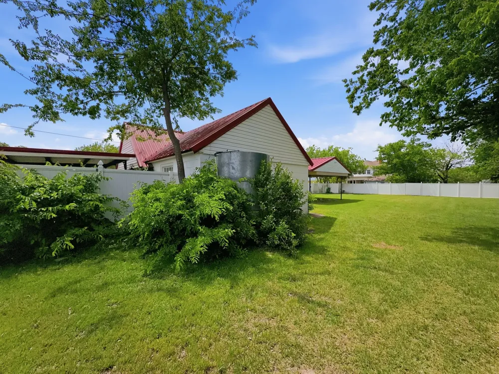 609 E Main Street Hamilton, TX 76531