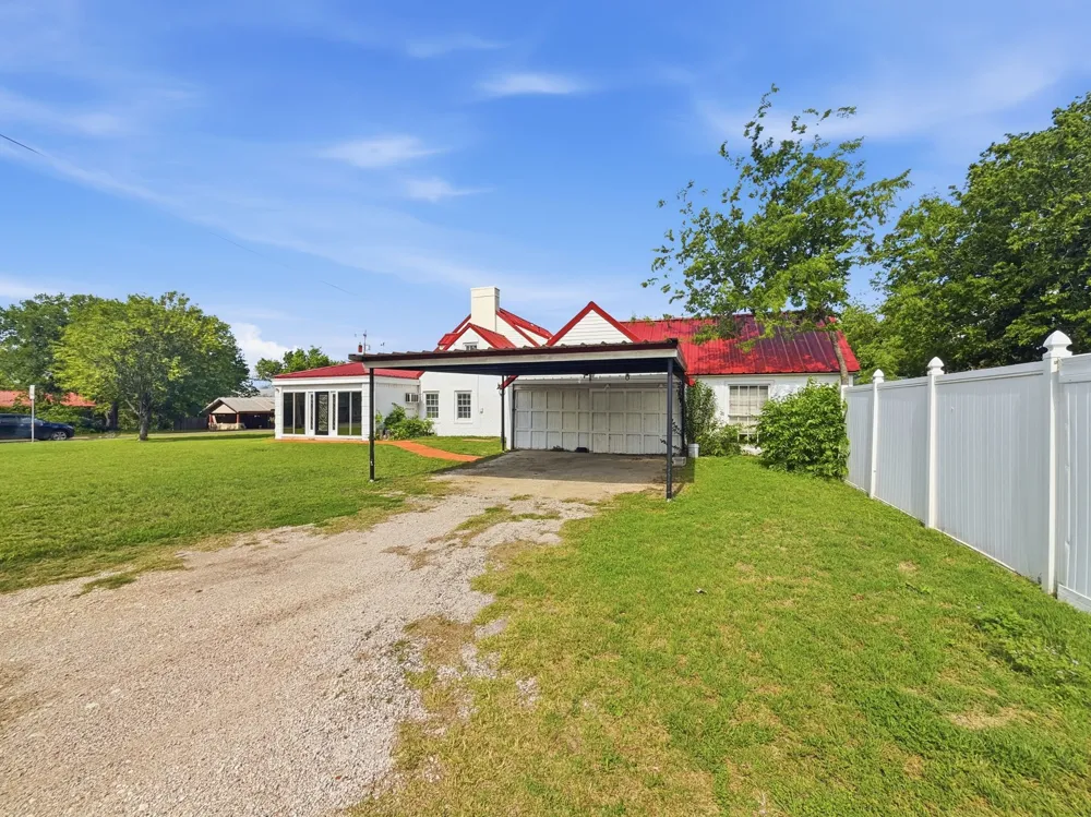 609 E Main Street Hamilton, TX 76531