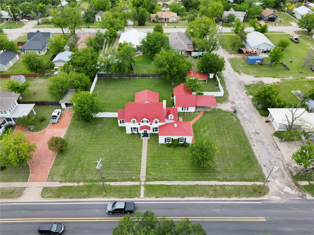 609 E Main Street Hamilton, TX 76531