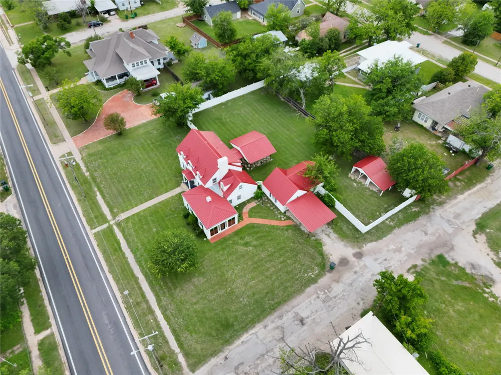 609 E Main Street Hamilton, TX 76531