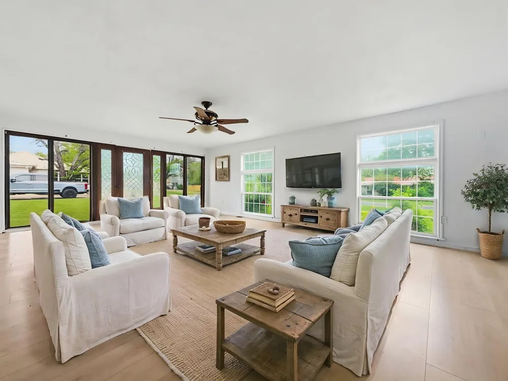 609 E Main Street Hamilton, TX 76531