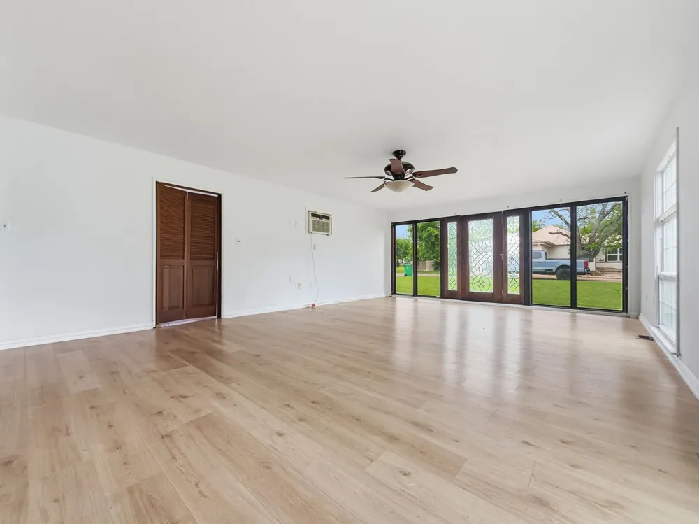 609 E Main Street Hamilton, TX 76531